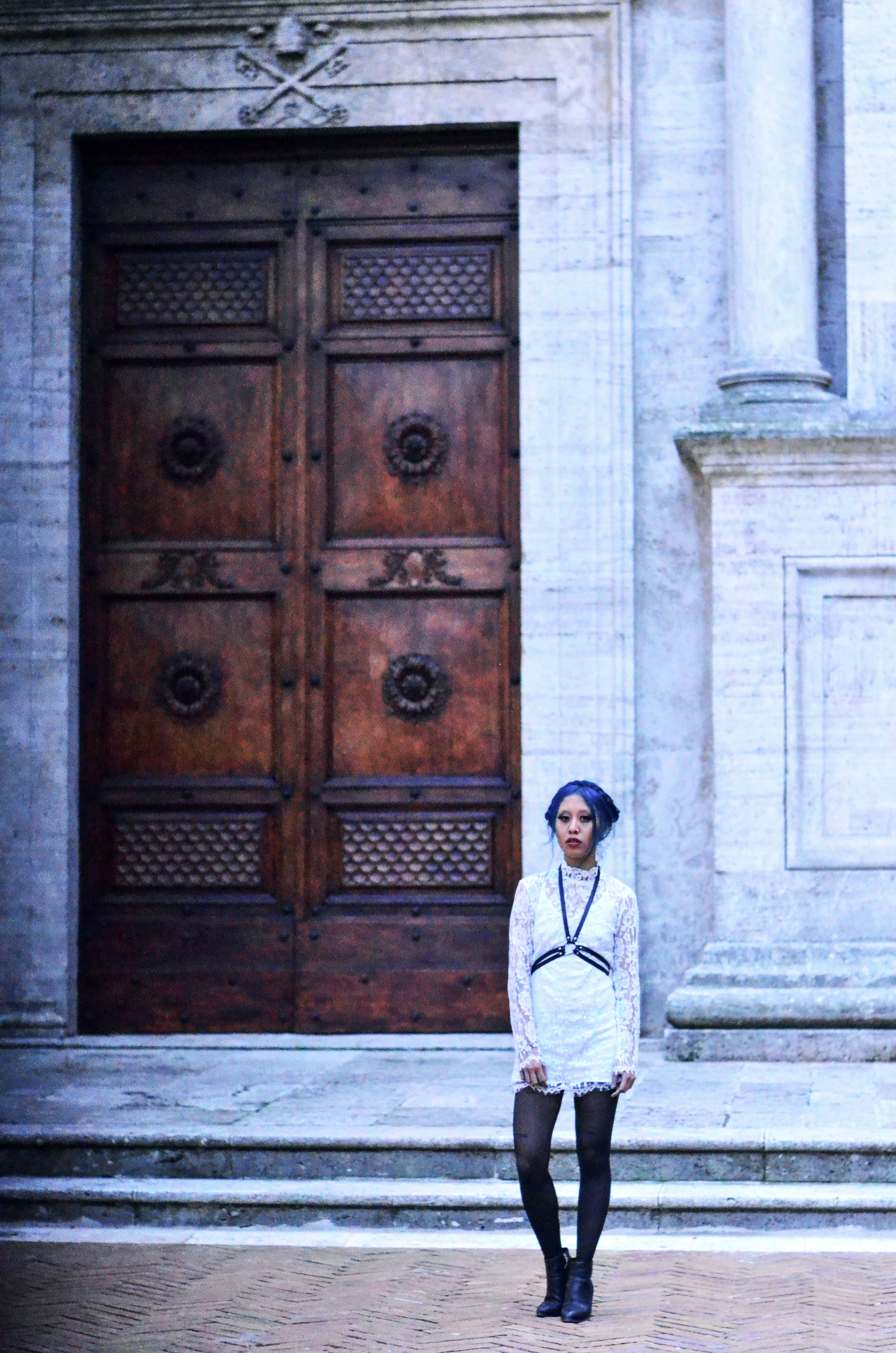 blog-post-9-italy-white-lace-dress-11