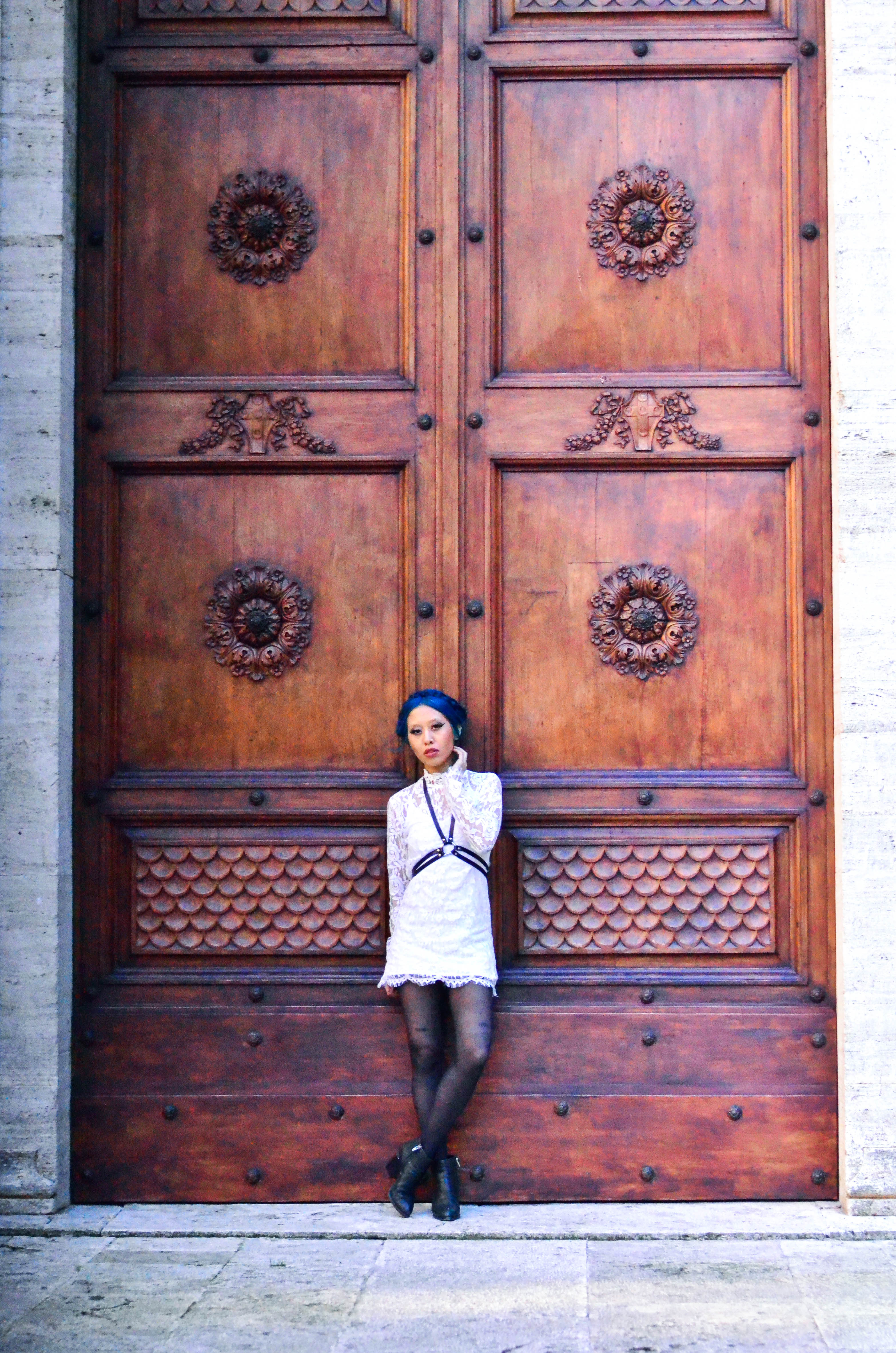 blog-post-9-italy-white-lace-dress-12